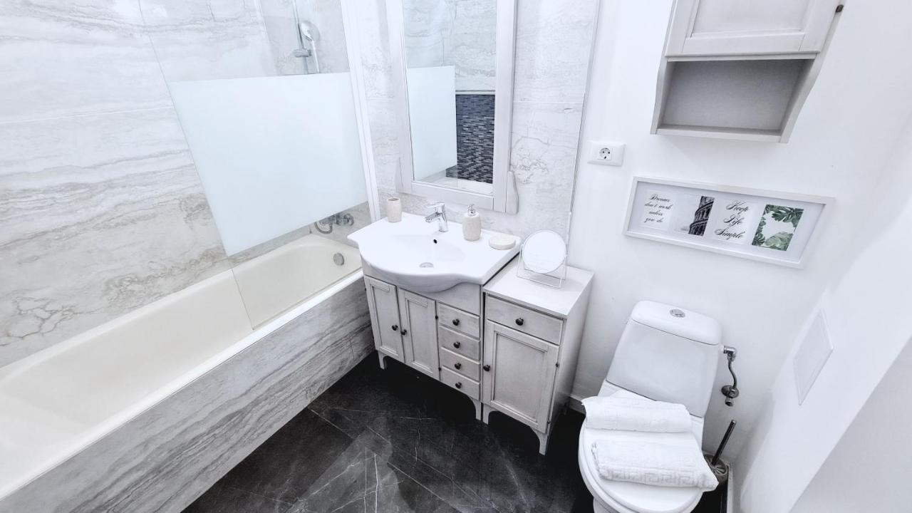 Spacious 5* Luxury In Historic Center Free Parking Cluj-Napoca Buitenkant foto